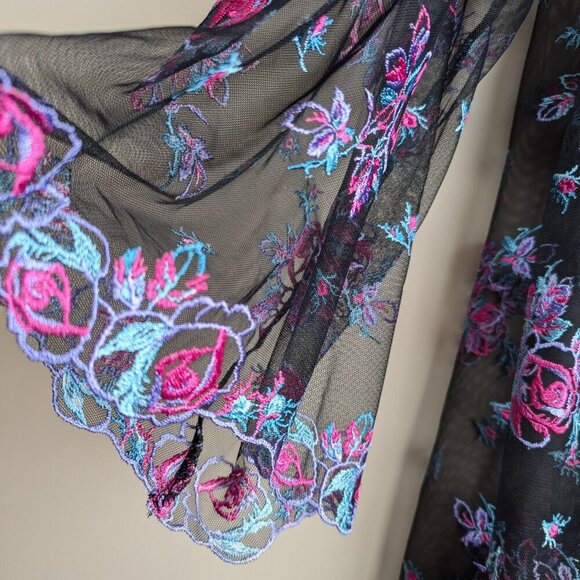 Victoria Secret's Illuminating Blooms Black Lace Trim Robe *missing belt - Picture 6 of 11